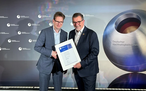 Bernd Fuhrmann, Erster Vorsitzender NPSR, nahm mit Freude die Urkunde zur Auszeichnung als Finalist in der Kategorie Freizeitwirtschaft entgegen